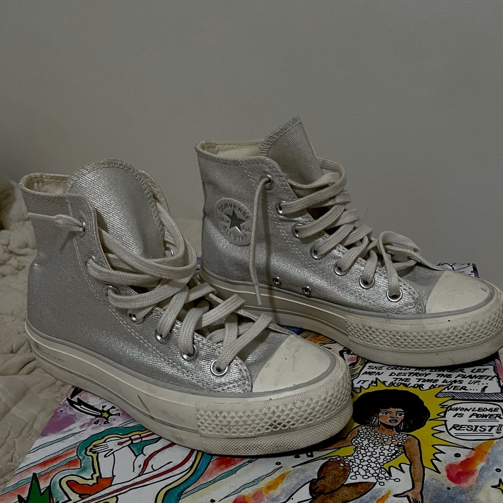 Silver platform converse